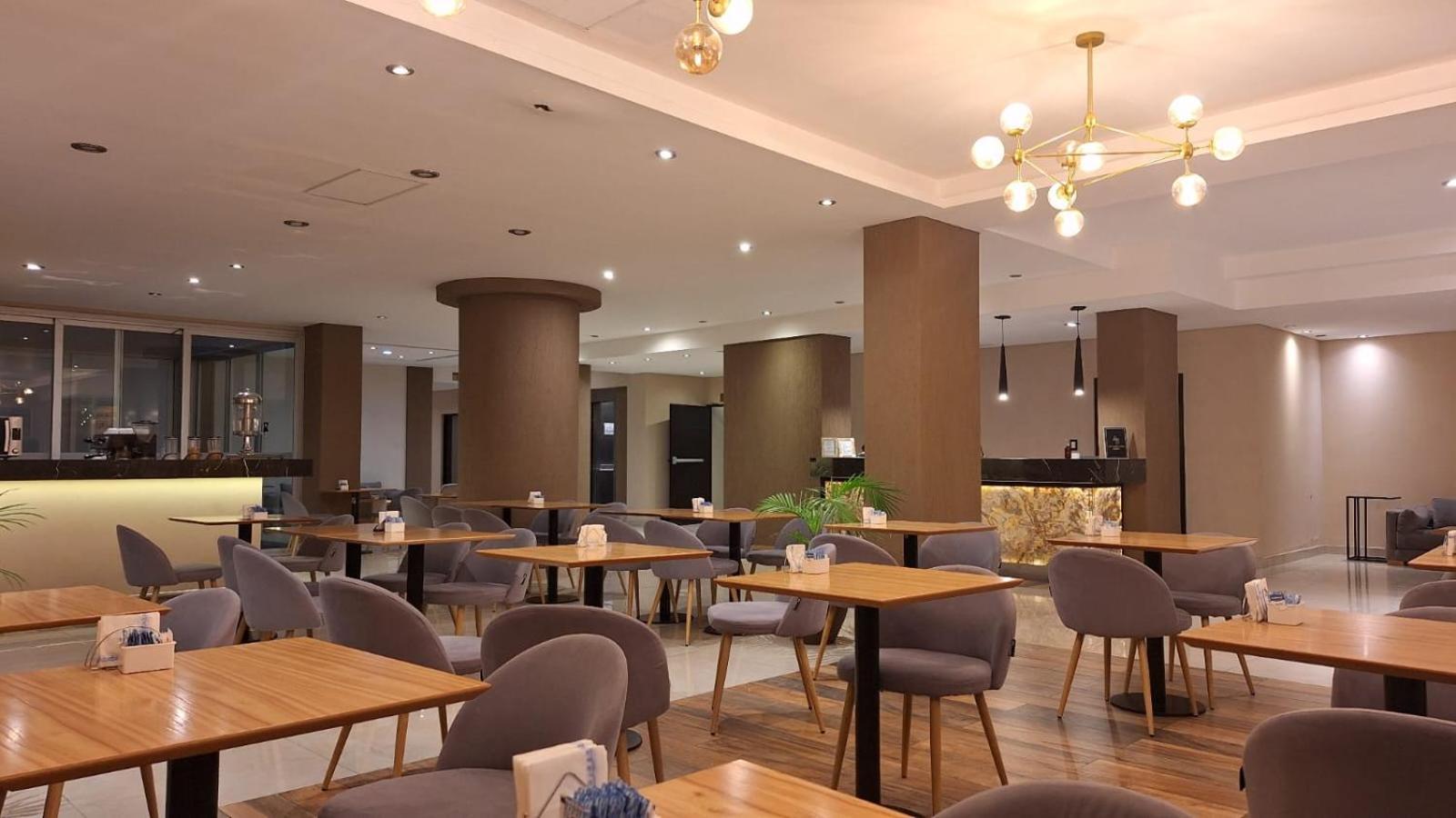 Hotel Alvarado Suites Salta Buitenkant foto